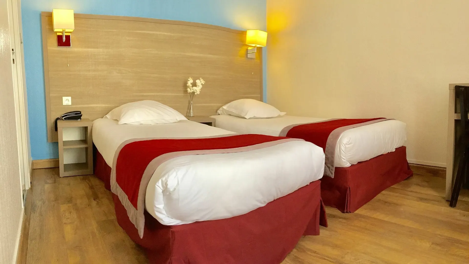 Amadeus Hotel Paris 3*,